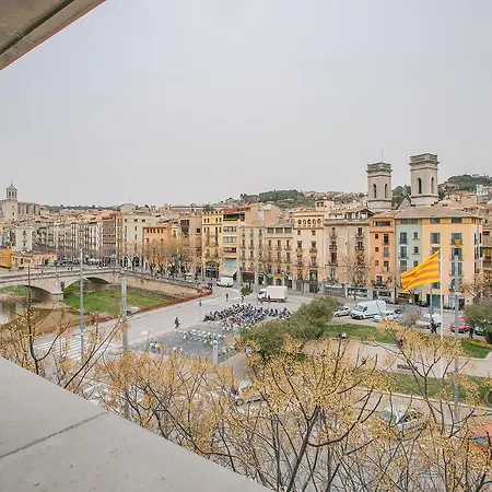 Flateli - Placa Catalunya 42 * Gerona